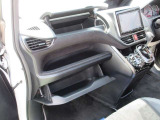 助手席グローブボックス