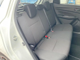 後部座席も気になるようなキズ・汚れやへたり等、大きなダメージはなく、良好な状態です。