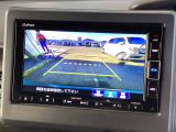 バックモニター付きで、車庫入れやバック時の後方確認をサポート。