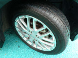 純正アルミホイールです!タイヤの溝もまだ残っています!