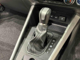 作動状態が一目でわかる液晶ディスプレイ付きAUTOエアコンを装備しています♪室内の温度を設定するとセンサーが室温を感知して、温度、風量を自動的にコントロ-ルして快適な空間を作ってくれます!