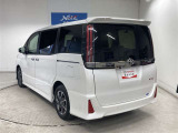 クールで頼もしい外観。それでいて居心地の良い空間。