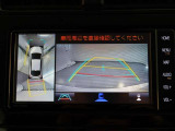 パノラミックビューモニター付きです。車両を上から見たような映像をモニター画面に表示。運転席からの目視では見にくい、車両周辺の状況をリアルタイムでしっかり確認できます。