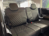 3列目シートはもちろん状態良好☆大人でもゆったりと座って頂けますので、大人数でのお出かけもラクラクです♪ご家族で、気の知れた仲間で、ドライブに行くのが楽しみですね♪