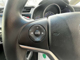 ステアリング左側にはオーディオコントロールスイッチがございます。