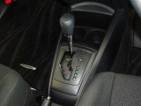 操作が楽なフロアシフト、インパネ周りもすっきりしています。