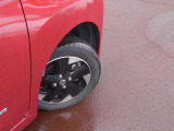 155/65R14タイヤ+専用アルミホイールです。スタッドレスタイヤや各種オプションのご注文も承っております(^^)!