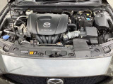 「SKYACTIV-G(ガソリン)」は、規格外の高圧縮を実現し、世界のエンジン技術者に驚きを与えました。さらに、それを維持したままノッキングの発生を抑え、熱効率を向上、走りにも寄与したエンジンです。
