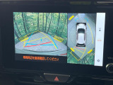 【パノラミックビューモニター】専用のカメラにより、上から見下ろしたような視点で360度クルマの周囲を確認することができます☆死角部分も確認しやすく、狭い場所での切り返しや駐車もスムーズに行えます。