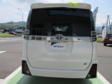 バックカメラが付いているので後方確認が非常にしやすいです。今や運転初心者も熟練者も必須装備!ついていて損はないですね♪