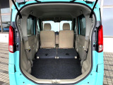 普段のお買い物や通勤、送迎等に十分な荷室スペースを確保しております。セカンドシートを倒すと、大きな荷物の積載も可能です♪