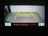バックモニター付き。 車両後方の映像が画面に表示されるので、車庫入れが苦手な人も安心です。ただし、目視確認もお忘れなくお願いいたします。
