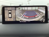狭い場所での駐車やすれ違いなどでより的確な運転操作に役立つ360&deg;ビューモニターが装備されています。