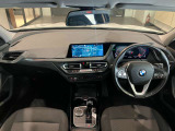 BMWの操作パネルは使いやすさを追求し日常生活で必要なボタン&スイッチを使えるようにした構造となっております。購入時から沢山触って体感してください。