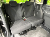 後部座席も気になるようなキズ・汚れやへたり等、大きなダメージはなく、良好な状態です。