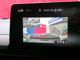 ナビゲーション連動タイプのドライブレコーダーを装備しています☆万が一の事故時の記録を残すと共に、安全運転の意識も高まります!!また旅行の思い出作りにも一役買いますね♪