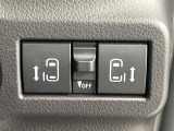【両側パワースライドドア】スマートキーや運転席のスイッチで後席両側スライドドアの開閉が可能♪電動だから力を入れてドアを開ける必要が無く、小さなお子様でも簡単に開け閉めでき快適です♪