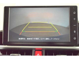 バックガイドモニター(バックモニター)付き。車両後方の映像をナビ画面に表示し、駐車などの後退操作をサポートします。