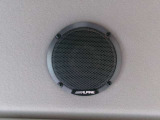 アルパインメティオサウンド搭載車です。降り注ぐサウンド、響き渡る重低音、迫力の音楽空間をお楽しみください。
