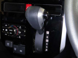インパネシフトのオートマチックトランスミッションです。