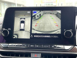 < アラウンドビューモニター >前後左右にカメラがついているので、狭い道での確認や車庫入れが苦手な方もラクラクです!