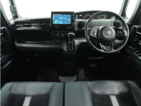 ◆視界広々で非常に運転しやすくロングドライブでも疲れを感じさせないすっきりとまとまったインパネ周りです。