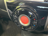 【オートエアコン】一度お好みの温度に設定すれば、車内の温度を検知し風量や温度を自動で調整。暑い&hellip;寒い&hellip;と何度もスイッチ操作をする必要はありません。快適な車内空間には必須の機能ですね♪