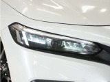 【LEDヘッドライト】省電力で、明るく遠くまで照らし、夜道や雨天などの走行の際、安心感を高めます。オートライト機構で周囲の明るさを感知し、自動で点灯、消灯します。