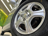 【13インチアルミホイール】外観にマッチしたアルミホイールを装着しております。各種アルミホイールや、スタッドレスタイヤも取扱いしております。是非ご相談ください♪