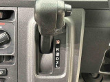 電子制御式4速AT車でスムーズな加速、低燃費と走行中の静粛性に貢献。