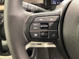 ステアリングにオーディオ操作スイッチが付いています。オーディオ画面に直接タッチしなくても操作が出来ますので、運転に集中できます。