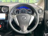 インテリアに合わせたデザインのステアリングは、運転される方のことも考え、運転しやすい形状、大きさです。是非一度、実際に触ってお確かめください。