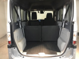 コンパクトボディーなのに、荷室はこんなに広々!たくさん荷物が積めますよ。
