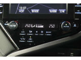 運転席と助手席、それぞれ温度調節ができ、オールシーズン快適なオートエアコンとなっております!