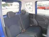 リアシート良好です♪後部座席は大人の人でも足元ゆったりしております♪
