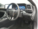 ハンドル周りの紹介になります。視界もよく快適に運転ができます。