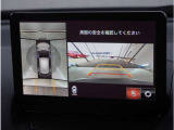 【360&deg;ビュー・モニター】専用カメラにより上から見下ろしたような視点で360度クルマの周囲を確認することができます。駐車が苦手な方でも縦列駐車や幅寄せ時に活躍してくれます。