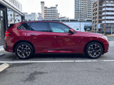 【BMWの伝統-3】BMWのお車は、&ldquo;駆け抜ける歓び&rdquo;を体現しております。走行の安定性とコーナリングの良さを追求し、思い通りにハンドルの操作可能です。