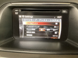 ハンドル操作をアシストすることにより車線からの逸脱回避を支援します。