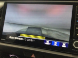 【バックカメラ】運転が苦手な方も車庫入れラクラクです!ギアをリバースに入れれば自動的に切り換わりますので、面倒な操作は不要です♪狭い駐車場もお車を傷つけず安心ですね!