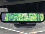 【デジタルインナーミラー】後席の大きな荷物や同乗者で後方が確認しづらい時でも安心!カメラが撮影した車両後方の映像をルームミラー内に表示。クリアな視界で状況の確認が可能です!