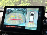 【パノラミックビューモニター】専用のカメラにより、上から見下ろしたような視点で360度クルマの周囲を確認することができます☆死角部分も確認しやすく、狭い場所での切り返しや駐車もスムーズに行えます。