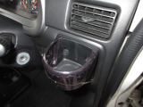 運転席と助手席にはドリンクホルダーがあります。取りやすい位置にありますからドライブも楽しくなりますね!