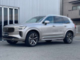 マイルドハイブリッドを搭載した7シーターSUV。街中でも高速道路でも、電動パワートレーンならではの発進時からなめらかな加速フィールをお楽しみいただけます。
