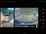 パノラミックビューモニター付きです。車両を上から見たような映像をモニター画面に表示。運転席からの目視では見にくい、車両周辺の状況をリアルタイムでしっかり確認できます。