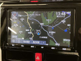 純正ナビを装備。タッチパネル式で使いやすく、お出かけもラクラクです。