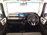 【前方視界】開放的な前方視界!運転がしやすく疲れにくいです♪窓が大きく、見通しがとっても良いおクルマですよ♪
