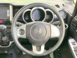ステアリングも使用感が少なく、きれいな状態となっております♪