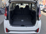 シートをすべて倒すとこんなに広々。たくさん荷物を積めます。これだけのスペースであればかなりの荷物が載せられます☆