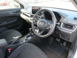 すべてが手が届くところに操作性のいい運転席です。